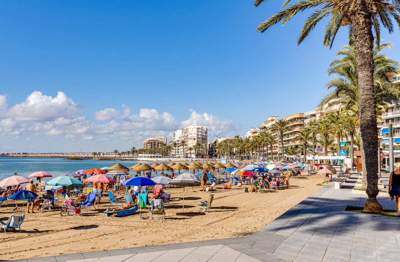 Odsprzedaż - Mieszkanie w bloku - Torrevieja - Playa del Cura