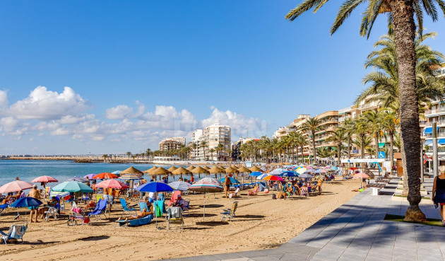 Odsprzedaż - Mieszkanie w bloku - Torrevieja - Playa del Cura