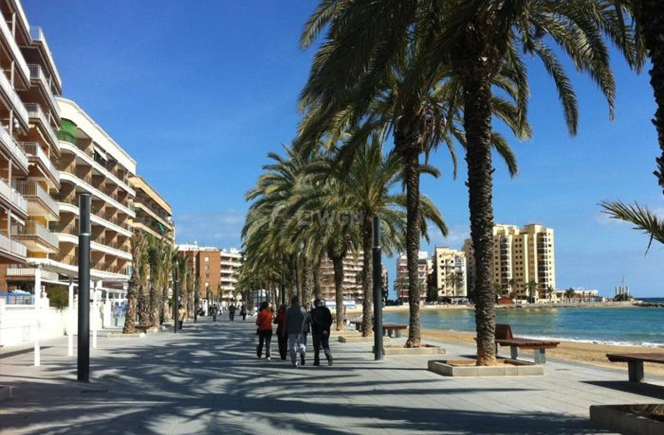 Nowy budynek - Mieszkanie w bloku - Torrevieja - Playa del Cura