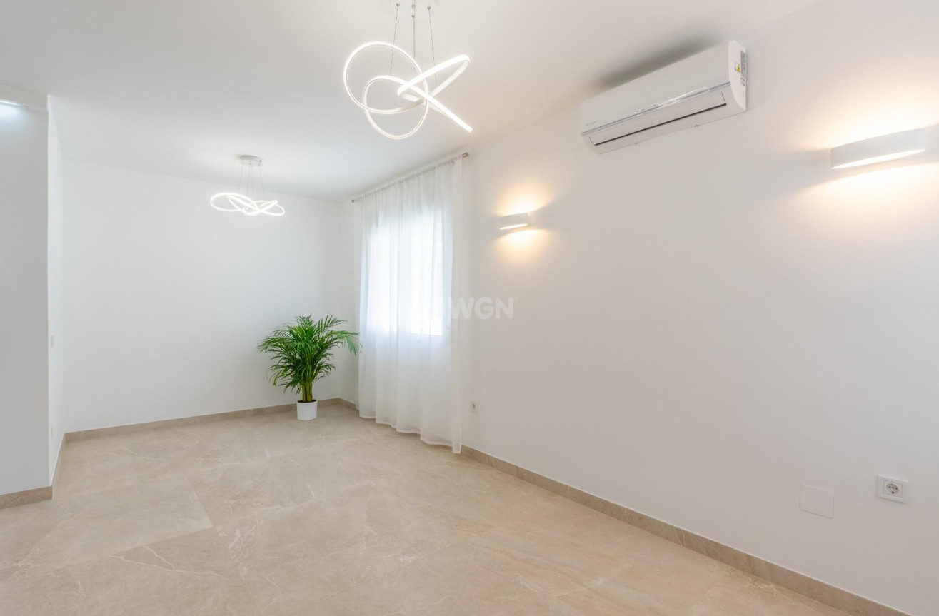 Resale - Villa - Torrevieja - Punta Prima