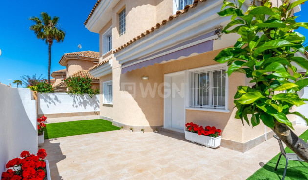 Resale - Villa - Torrevieja - Punta Prima