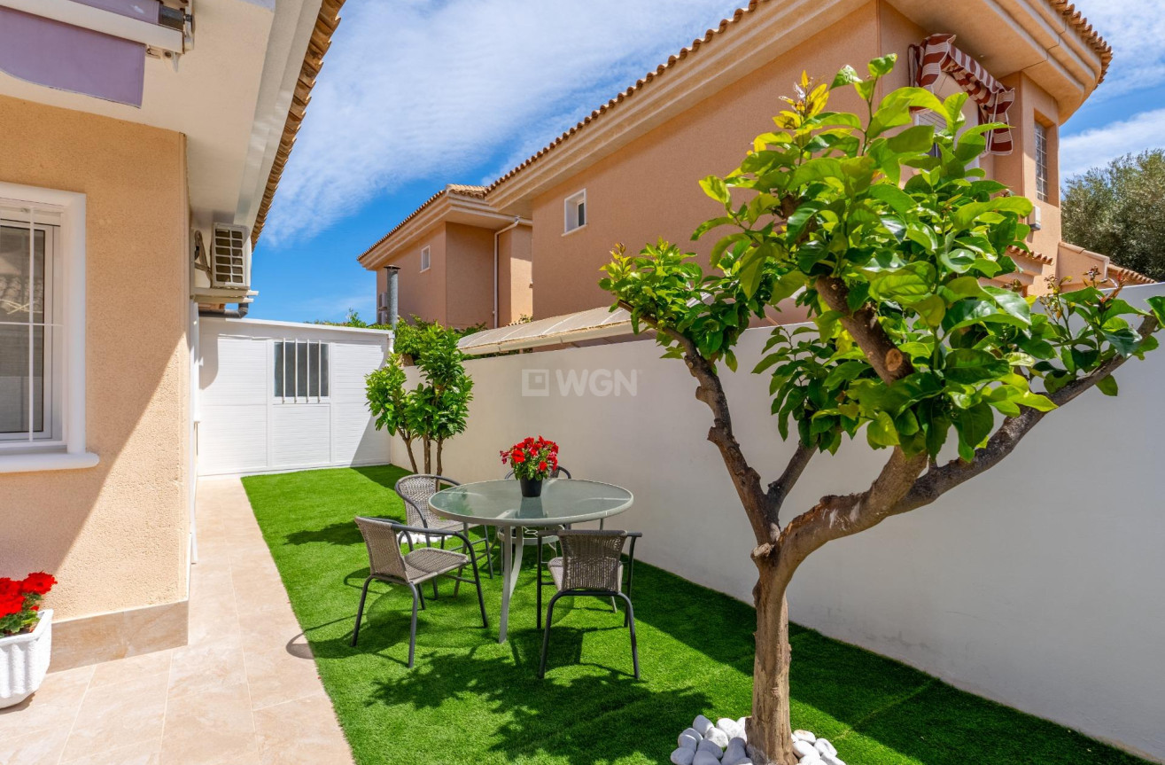 Resale - Villa - Torrevieja - Punta Prima