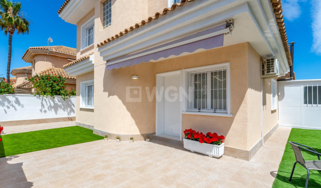 Resale - Villa - Torrevieja - Punta Prima