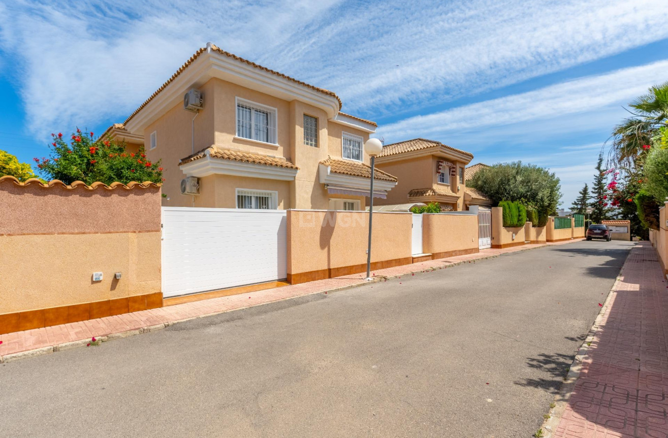 Resale - Villa - Torrevieja - Punta Prima