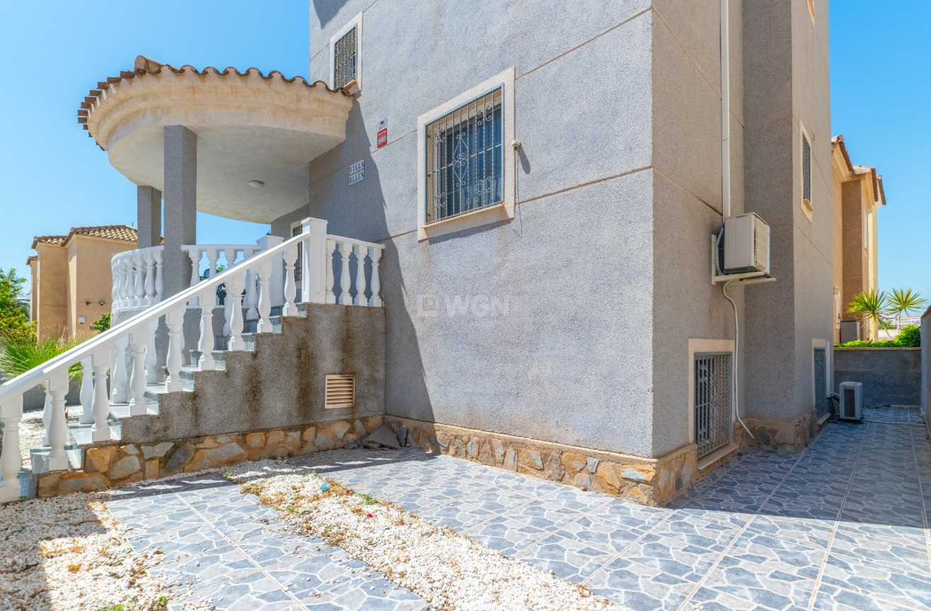 Resale - Villa - Orihuela Costa - Playa Flamenca Norte