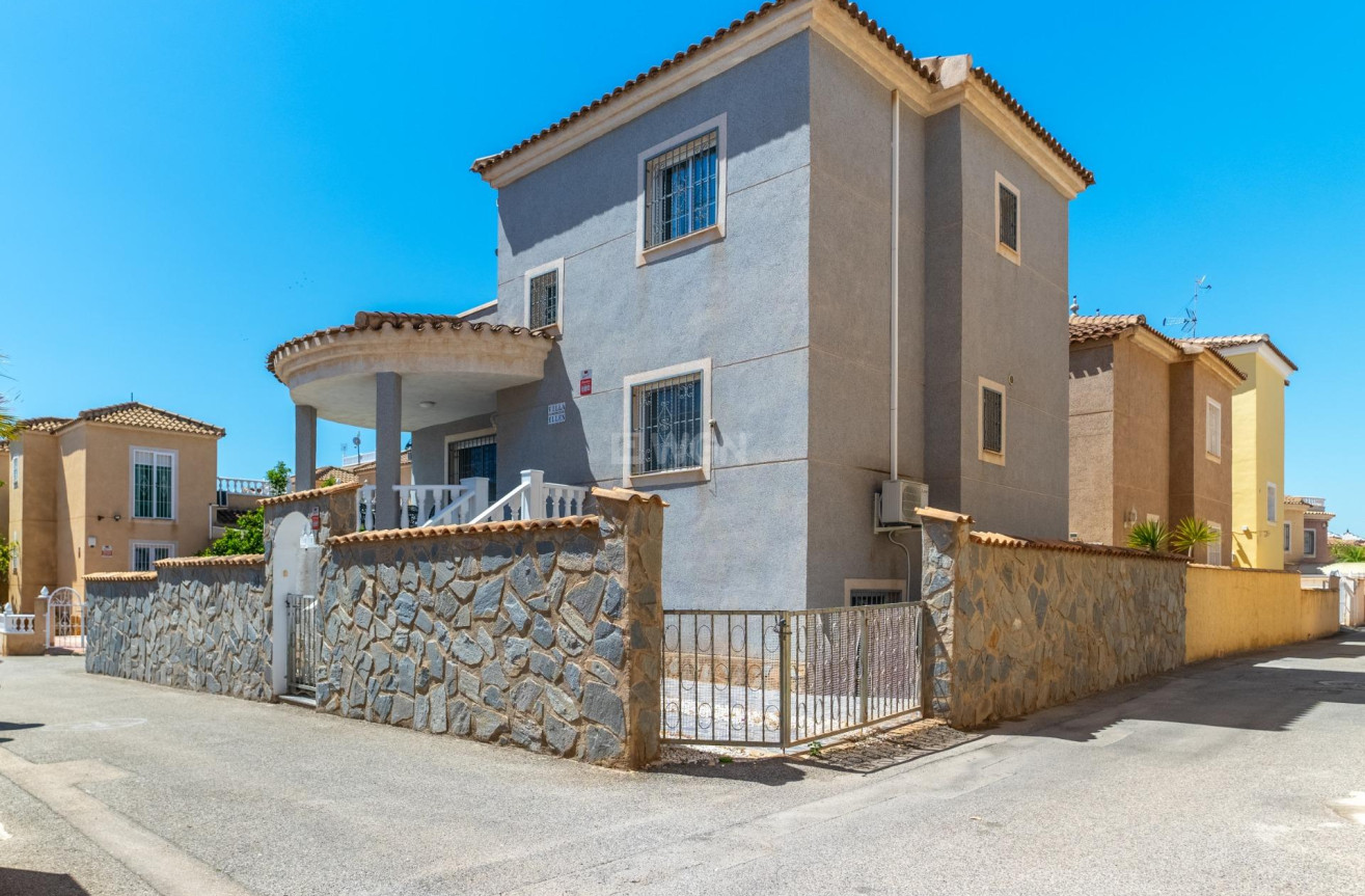 Resale - Villa - Orihuela Costa - Playa Flamenca Norte