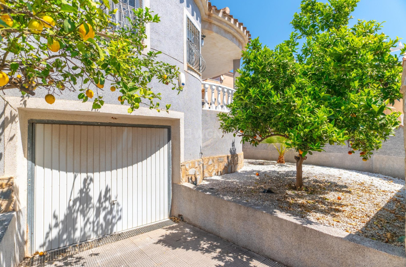 Resale - Villa - Orihuela Costa - Playa Flamenca Norte