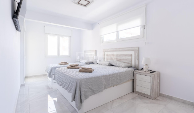 Resale - Townhouse - Torrevieja - Punta Prima