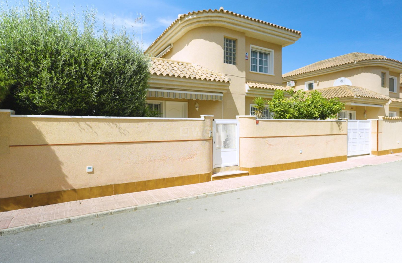 Resale - Villa - Torrevieja - Punta Prima