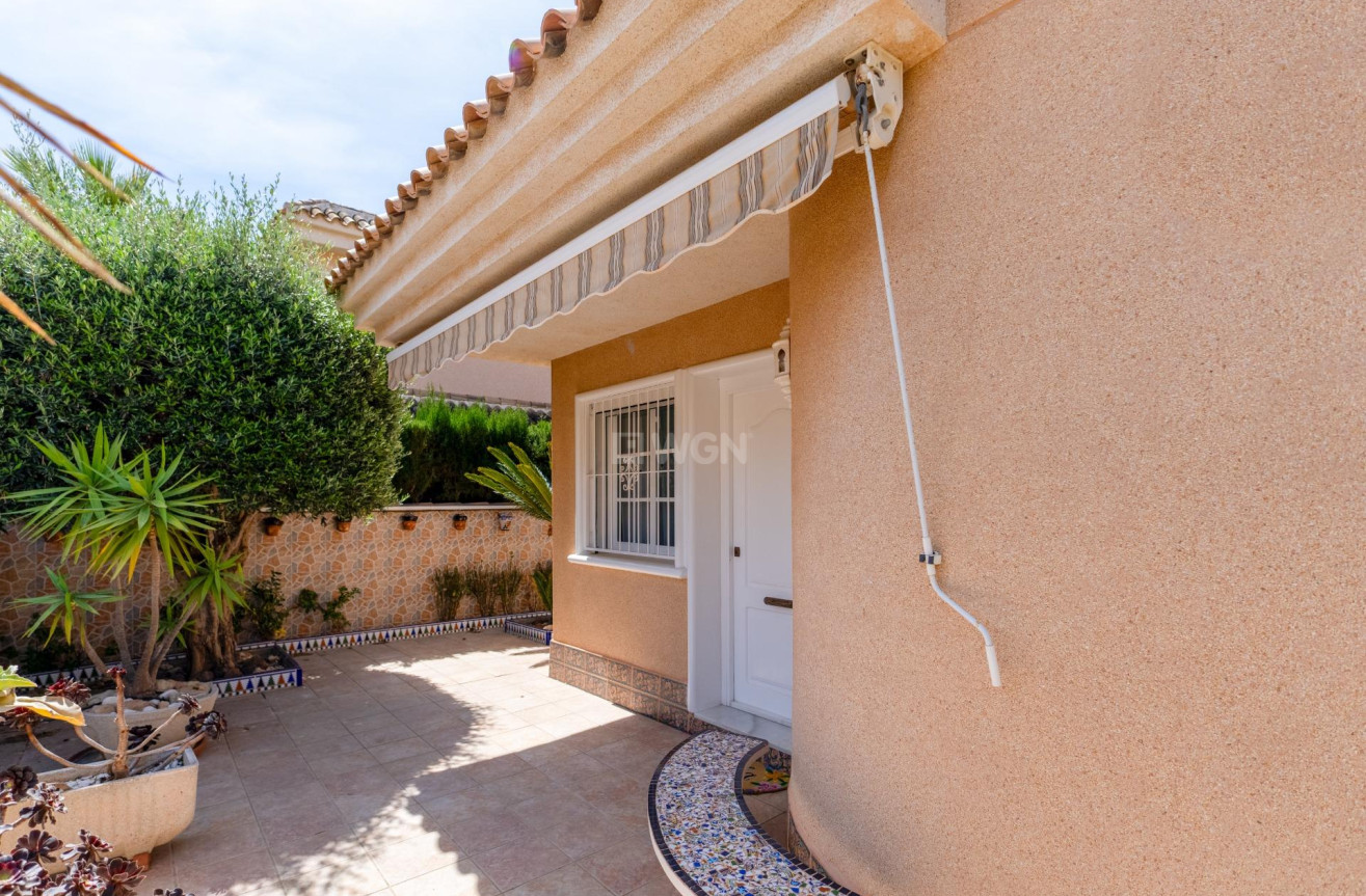 Resale - Villa - Torrevieja - Punta Prima