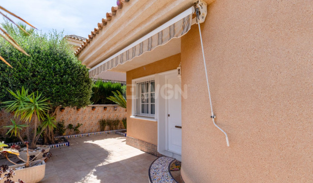 Resale - Villa - Torrevieja - Punta Prima