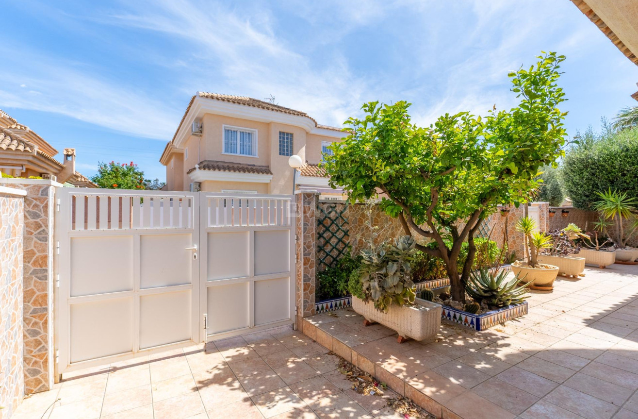 Resale - Villa - Torrevieja - Punta Prima