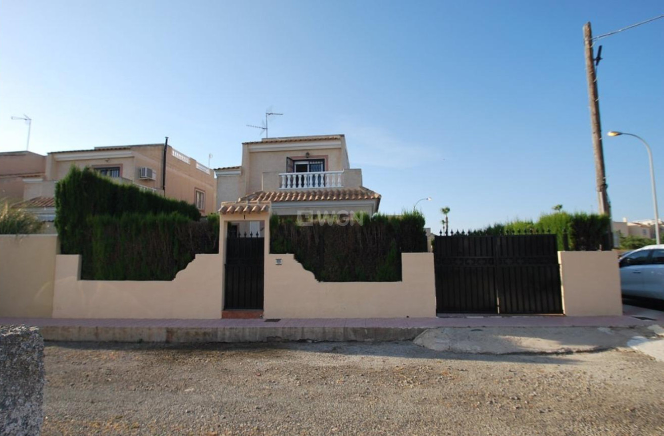 Resale - Villa - Torrevieja - La Siesta - El Salado - Torreta