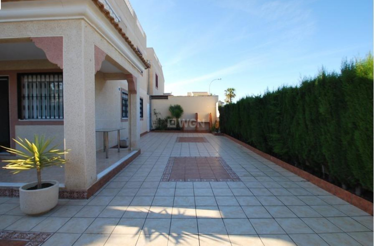 Resale - Villa - Torrevieja - La Siesta - El Salado - Torreta