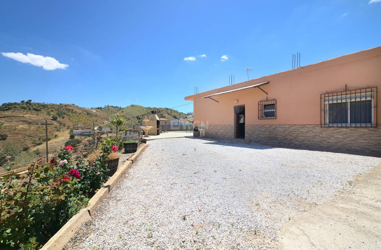 Resale - Villa - Los Romanes - Inland