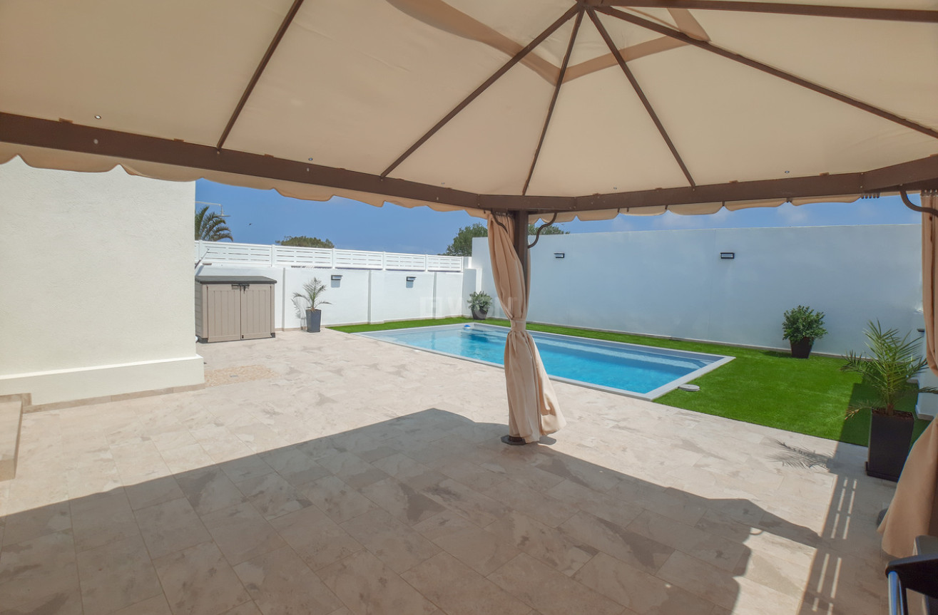 Resale - Villa - Torrevieja - Costa Blanca