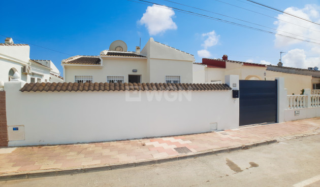 Resale - Villa - Torrevieja - Costa Blanca