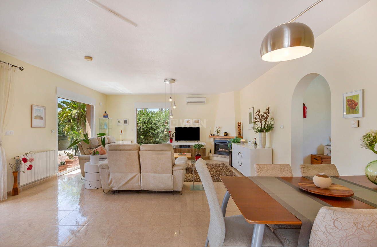 Resale - Villa - Daya Vieja - Costa Blanca