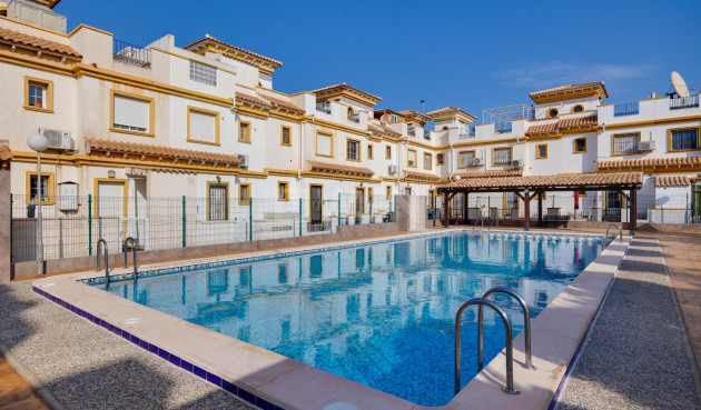 Resale - Townhouse - Torrevieja - Aguas Nuevas 2