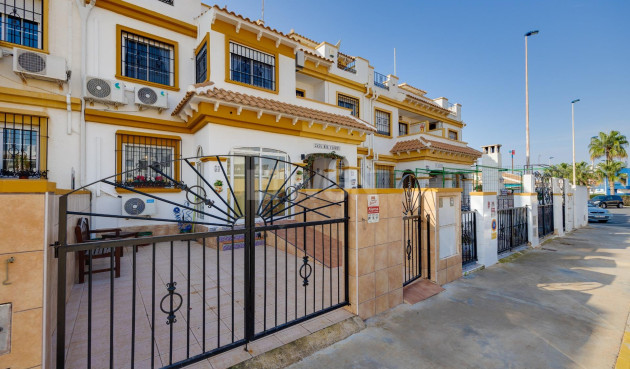 Resale - Townhouse - Torrevieja - Aguas Nuevas 2