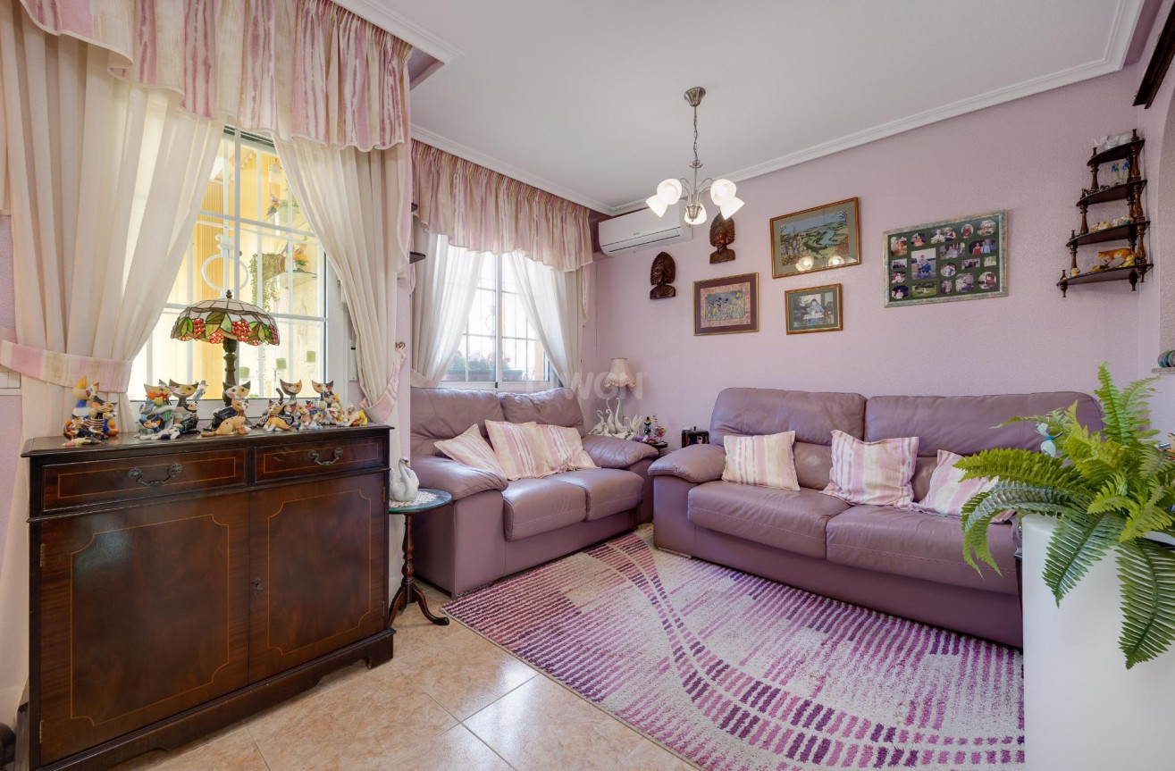 Resale - Townhouse - Torrevieja - Aguas Nuevas 2