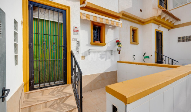 Resale - Townhouse - Torrevieja - Aguas Nuevas 2