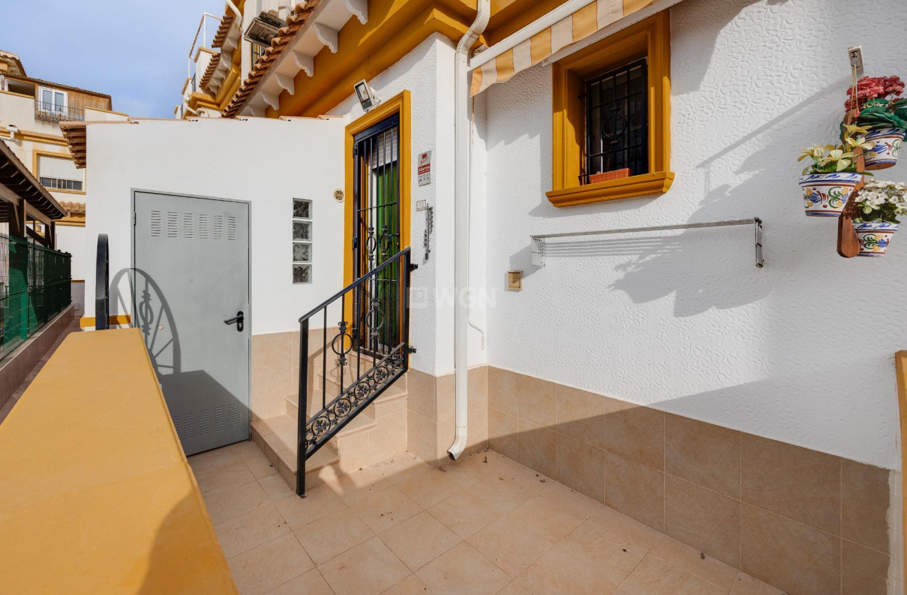 Resale - Townhouse - Torrevieja - Aguas Nuevas 2