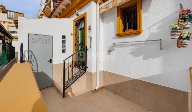 Resale - Townhouse - Torrevieja - Aguas Nuevas 2