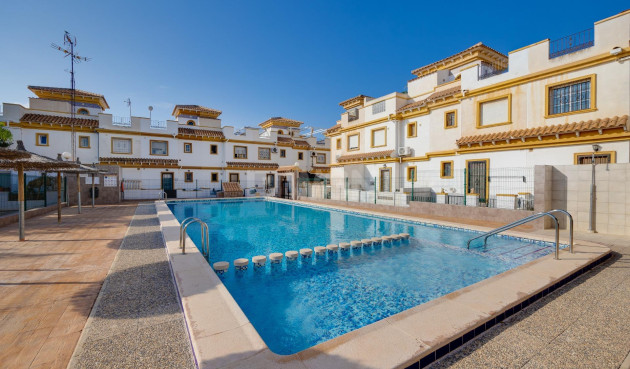 Resale - Townhouse - Torrevieja - Aguas Nuevas 2