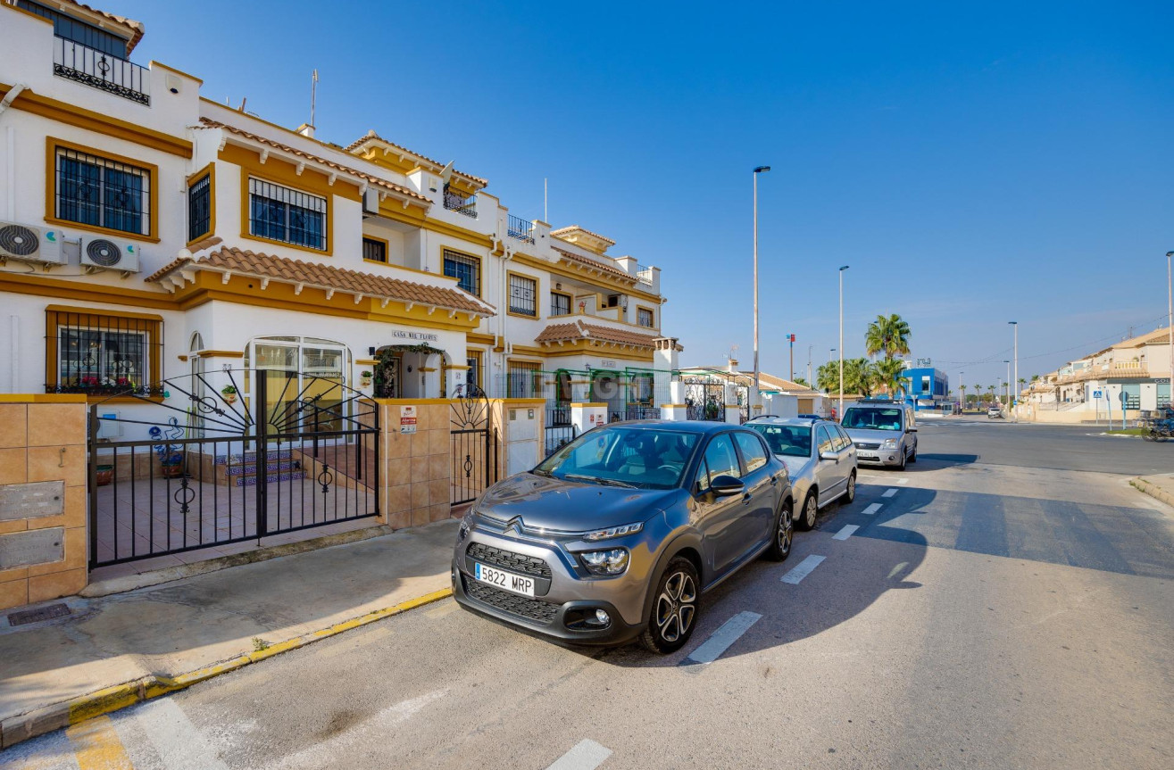 Resale - Townhouse - Torrevieja - Aguas Nuevas 2