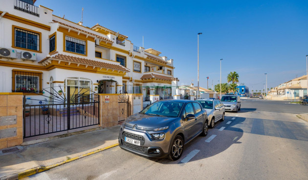 Resale - Townhouse - Torrevieja - Aguas Nuevas 2