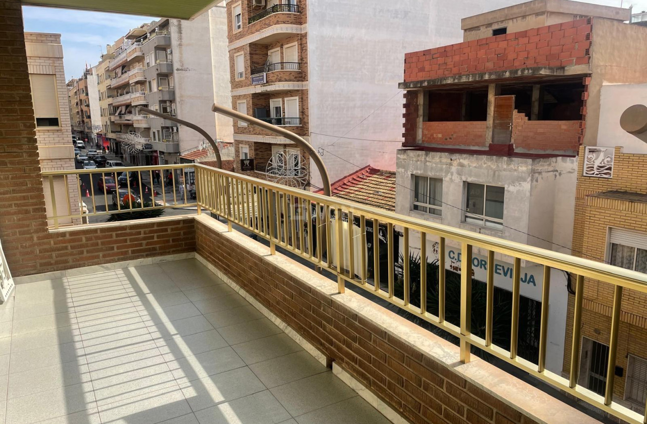 Resale - Apartment / flat - Torrevieja - Centro