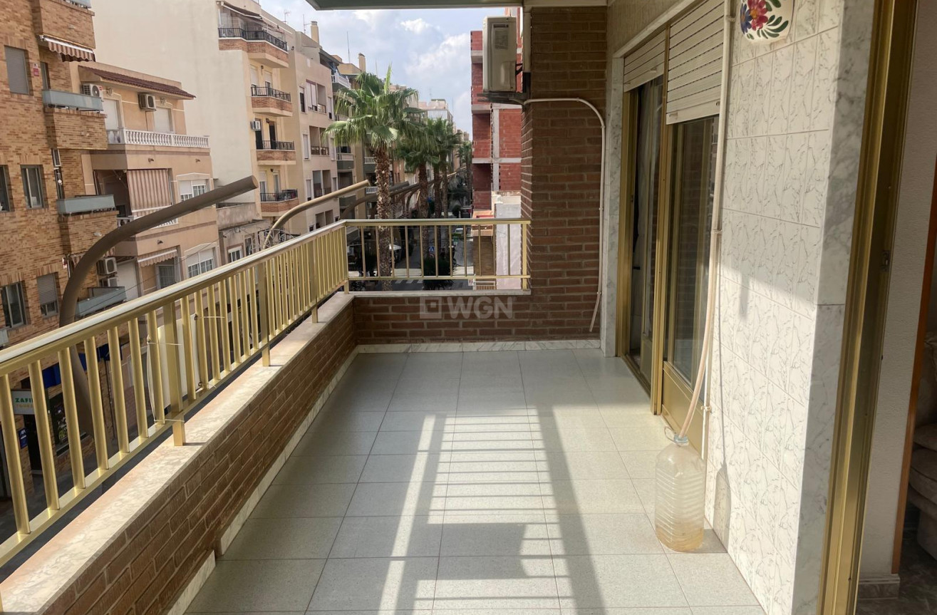 Odsprzedaż - Mieszkanie w bloku - Torrevieja - Centro