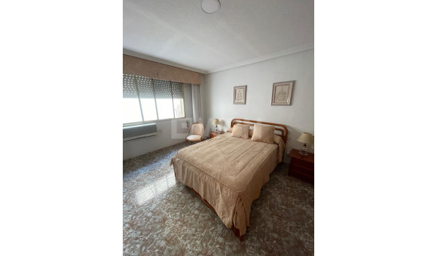 Resale - Apartment / flat - Torrevieja - Centro