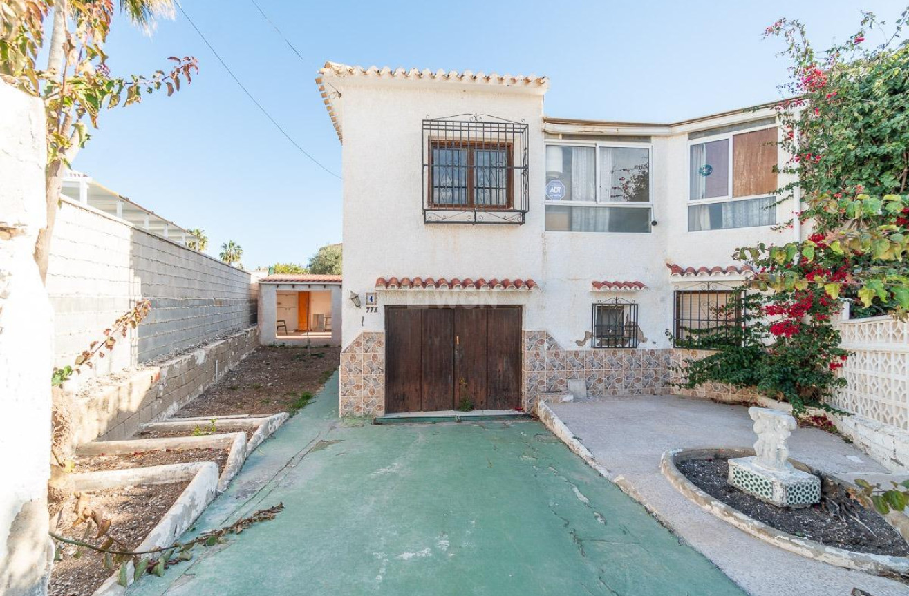 Resale - Villa - Orihuela Costa - Punta Prima