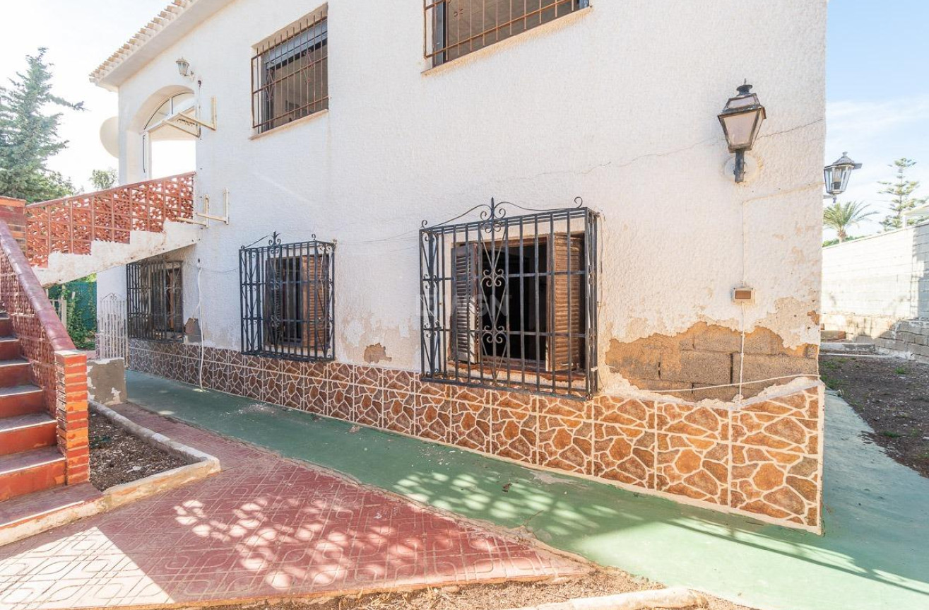 Resale - Villa - Orihuela Costa - Punta Prima