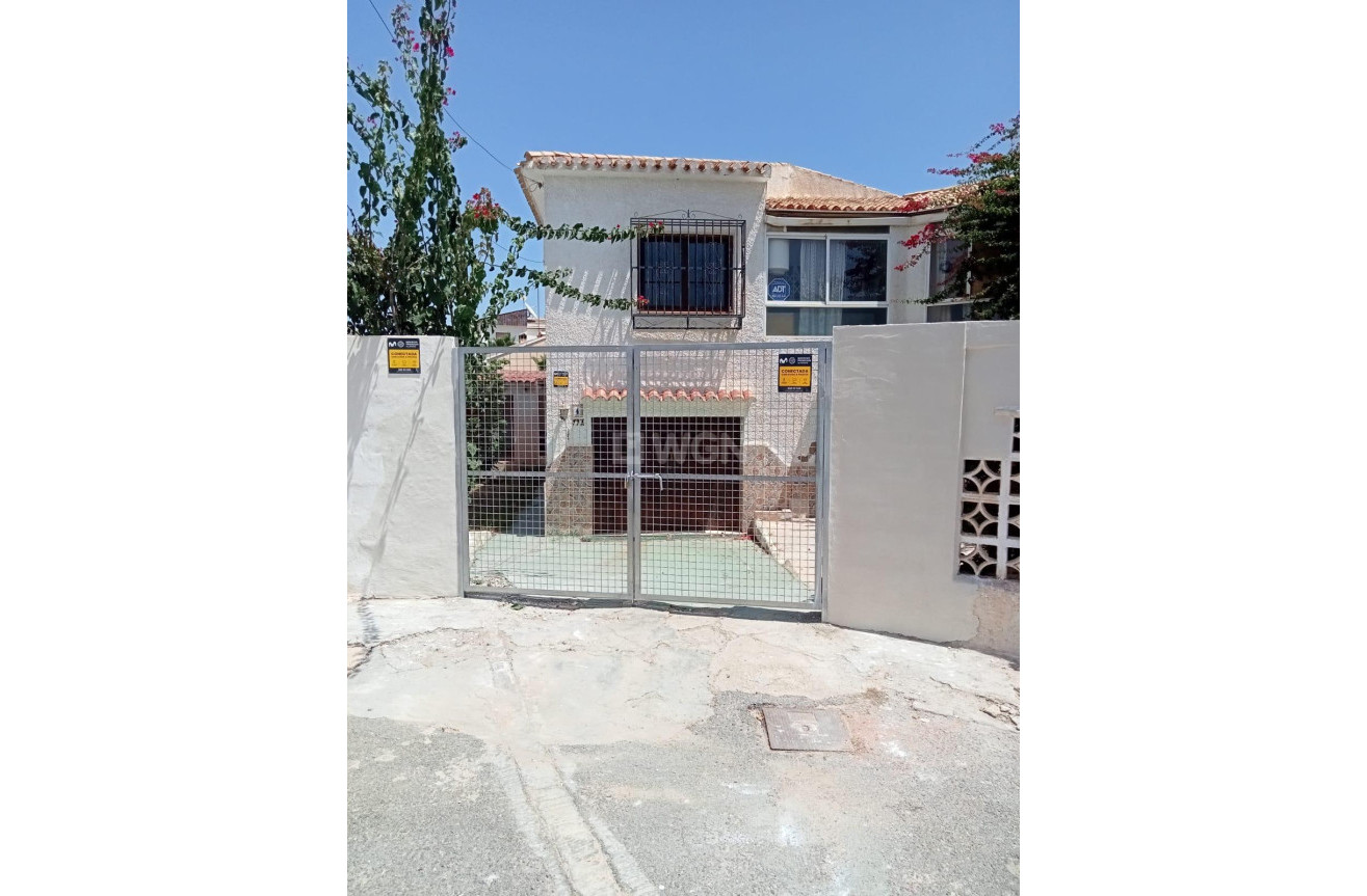 Resale - Villa - Orihuela Costa - Punta Prima