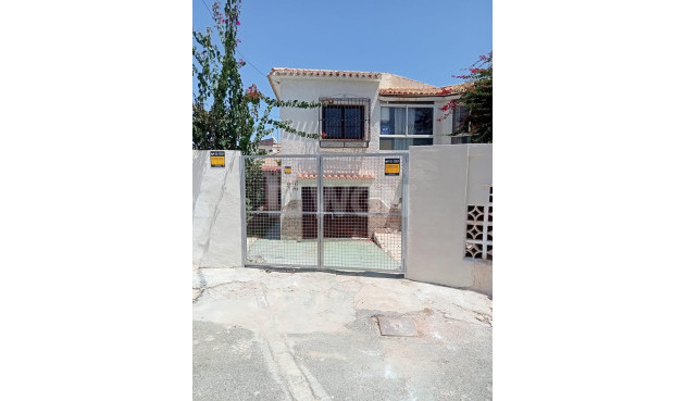 Resale - Villa - Orihuela Costa - Punta Prima