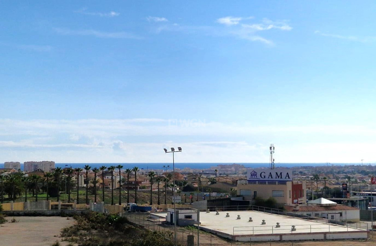 Resale - Bungalow - Torrevieja - Aguas Nuevas 1