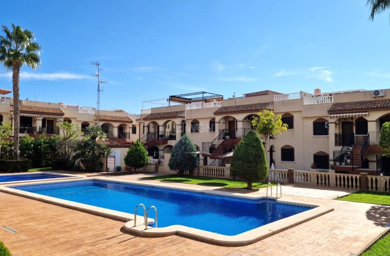 Resale - Bungalow - Torrevieja - Aguas Nuevas 1