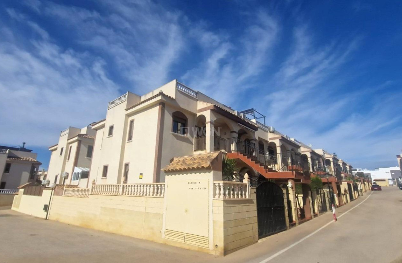 Resale - Bungalow - Torrevieja - Aguas Nuevas 1