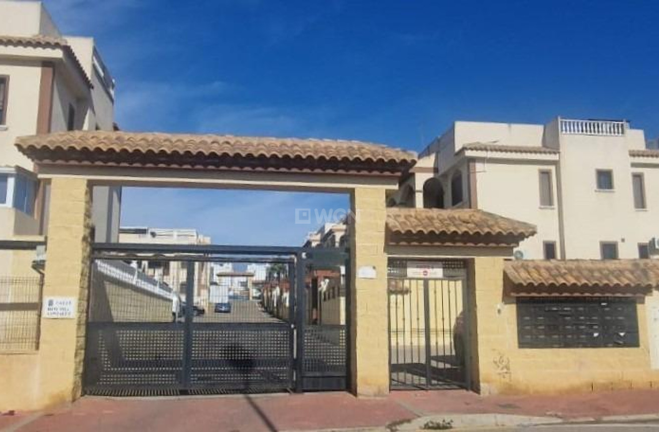 Resale - Bungalow - Torrevieja - Aguas Nuevas 1