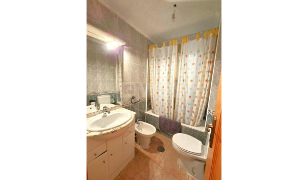 Resale - Apartment / flat - Torrevieja - Centro