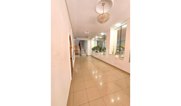 Resale - Apartment / flat - Torrevieja - Centro