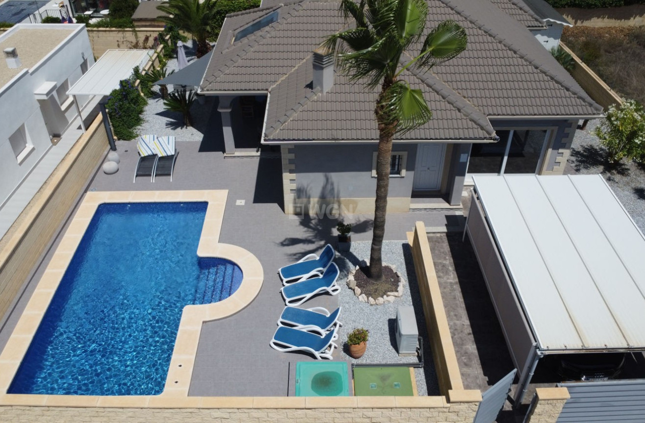 Resale - Villa - La Romana - Inland