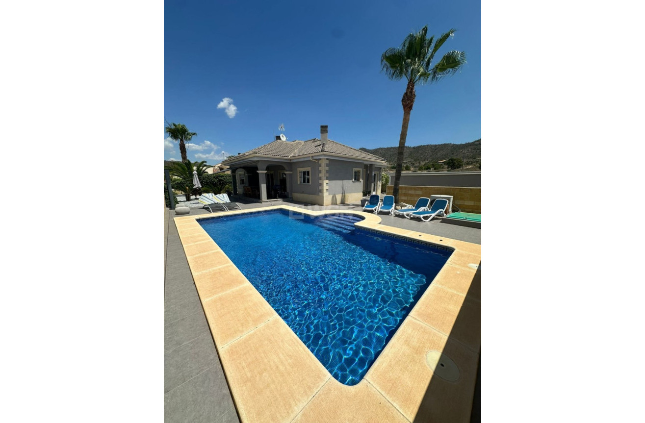 Resale - Villa - La Romana - Inland