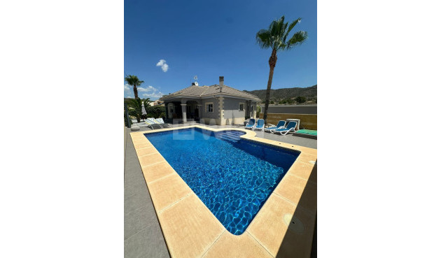 Resale - Villa - La Romana - Inland