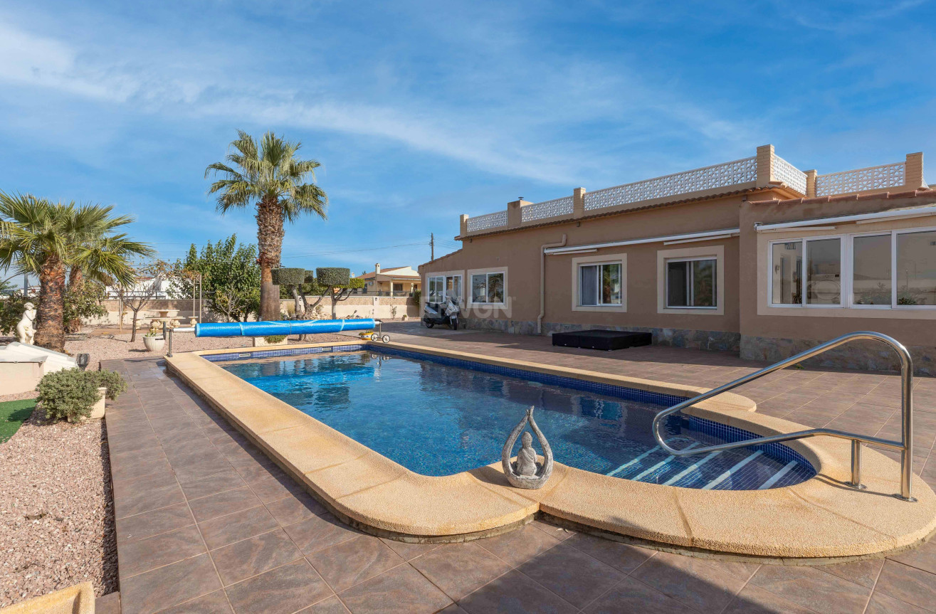 Resale - Villa - La Marina - Costa Blanca