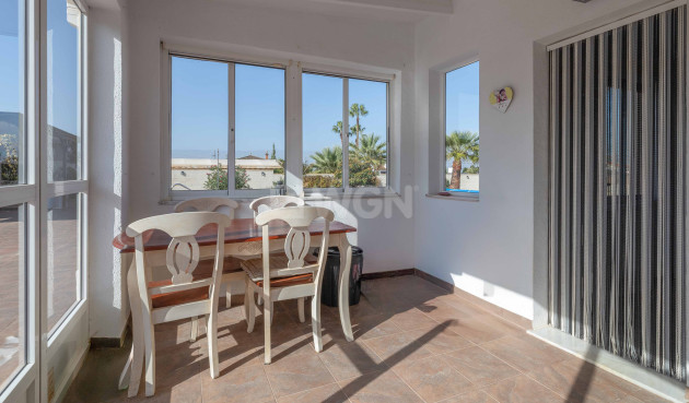 Resale - Villa - La Marina - Costa Blanca