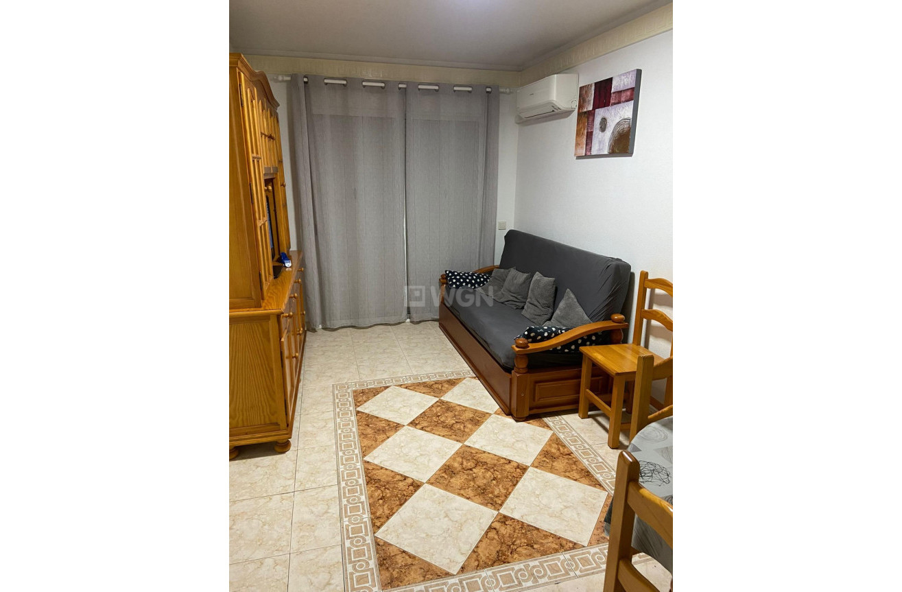 Resale - Apartment / flat - Torrevieja - Playa de los Locos